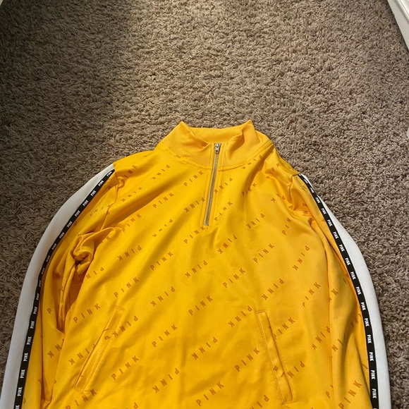 Hoodies and wind breakers ! - Picture 9 of 12